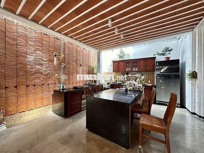 Khuôn đất vàng kinh doanh 695m² ngay chợ Nguyễn Xí - 5 tầng - 80 tỷ.