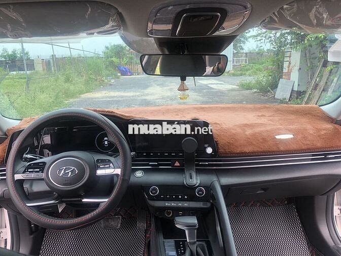 Hyundai Elantra 2025 1.6 AT Đặc biệt - 2000 km