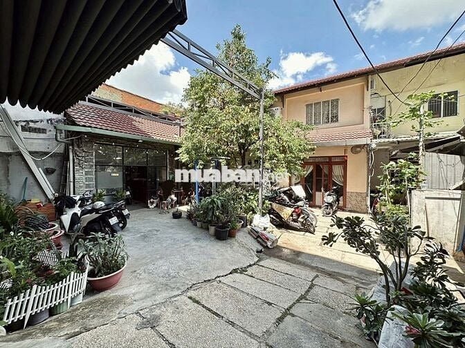 Khuôn đất vàng kinh doanh 695m² ngay chợ Nguyễn Xí - 5 tầng - 80 tỷ.