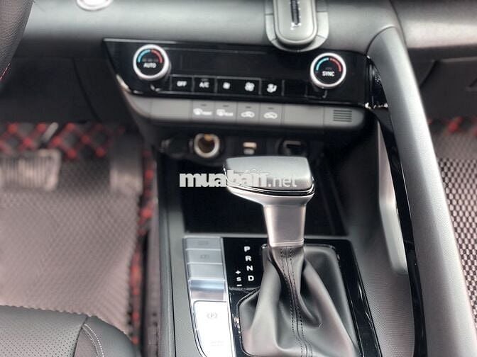 Hyundai Elantra 2025 1.6 AT Đặc biệt - 2000 km