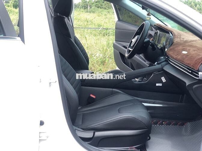 Hyundai Elantra 2025 1.6 AT Đặc biệt - 2000 km