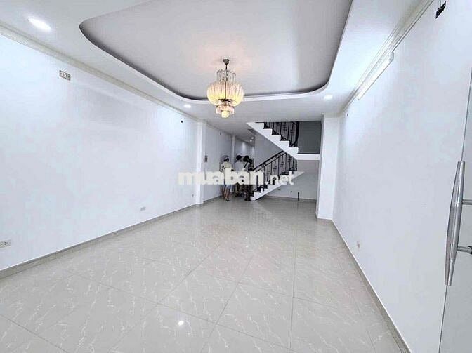 NHÀ 4 PHÒNG MẶT TIỀN KINH DOANH CHỢ LỚN