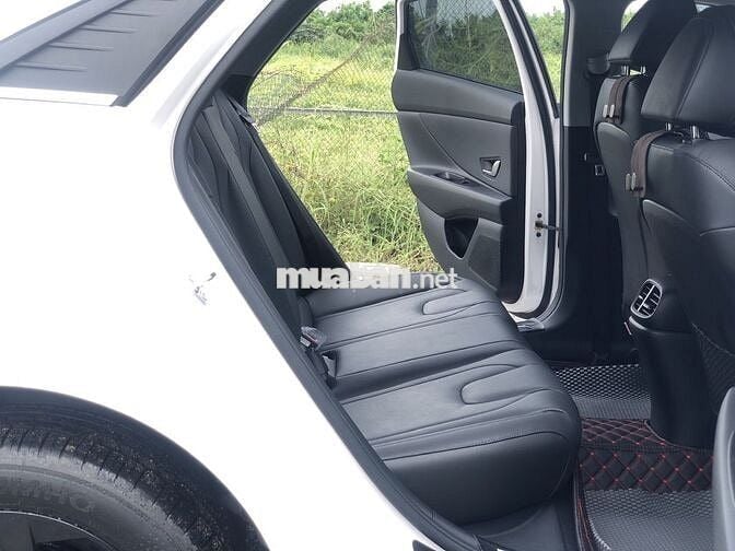 Hyundai Elantra 2025 1.6 AT Đặc biệt - 2000 km