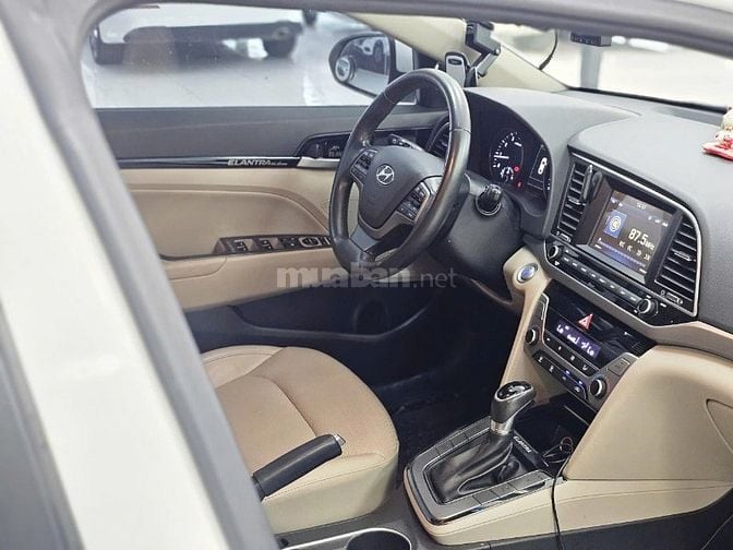 Em bán hyundai elantra 2018 2.0 GLS màu trắng