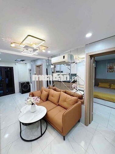 Hiếm! Nhà tập thể tầng 1 KD, 2 ngủ, ô tô đỗ cổng FULL nội thất, 55m2