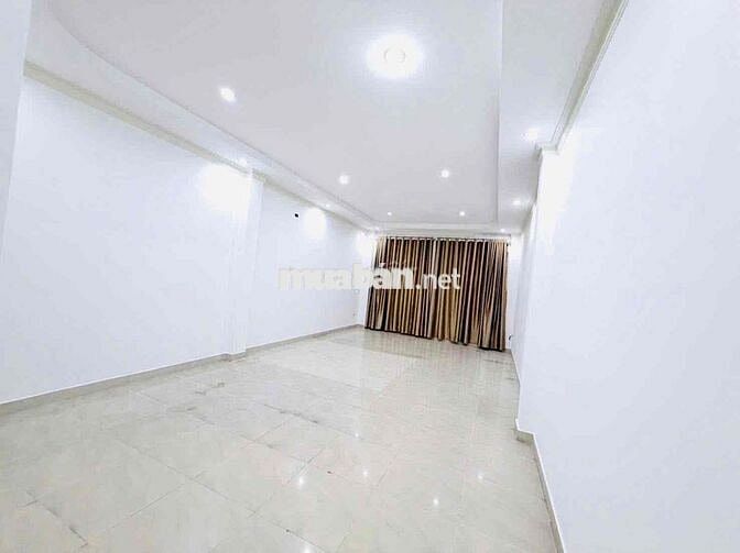 NHÀ 4 PHÒNG MẶT TIỀN KINH DOANH CHỢ LỚN