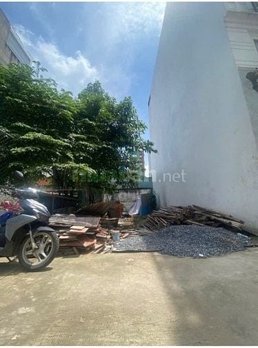 BÁN LÔ ĐẤT VỊ TRÍ ĐẸP - HẺM XE HƠI SÁT MẶT TIỀN