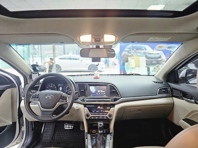 Em bán hyundai elantra 2018 2.0 GLS màu trắng