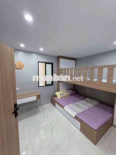 Hiếm! Nhà tập thể tầng 1 KD, 2 ngủ, ô tô đỗ cổng FULL nội thất, 55m2