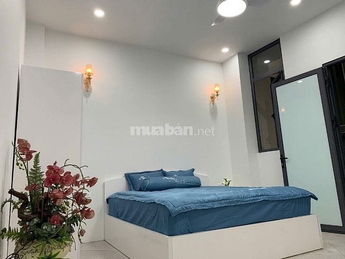 Chính chủ cho thuê căn hộ ngõ 210 Đội Cấn, 100m2, full đồ