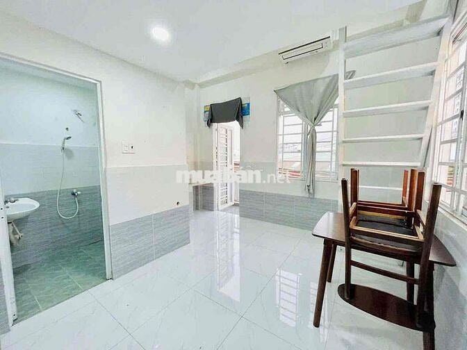 CĂN HỘ CÓ GÁC BAN CÔNG SẲN MÁY LẠNH- MỚI XÂY SIÊU ĐẸP- THOÁNG MÁT