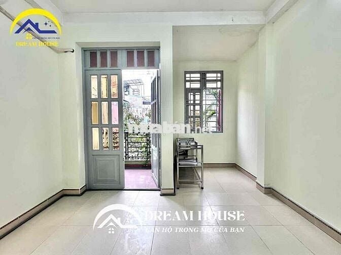 STUDIO BAN CÔNG RIÊNG THOÁNG SẴN MẤY LẠNH NGAY LŨY BÁN BÍCH