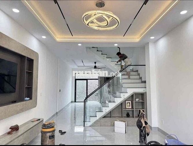 Cho thuê nhà phố mới gần chợ Dĩ An 1, gần sân vận động Đông Hoà