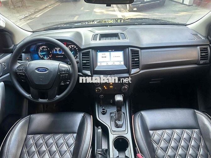 Ford Ranger XLS 2.2AT 4x2 sx 2021 màu đen đẹp