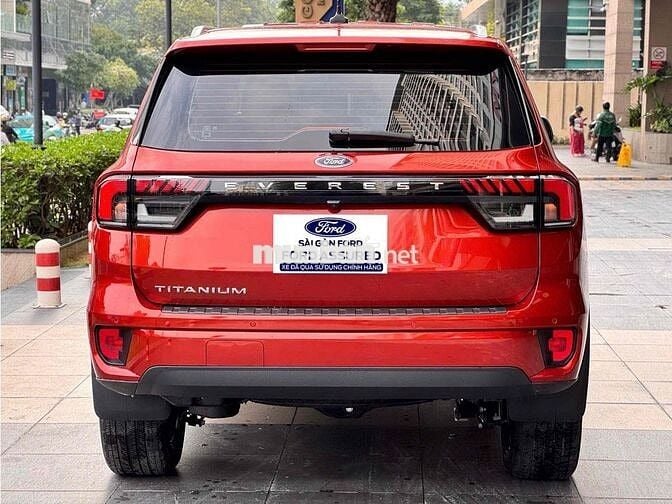 Ford Everest 2023 Titanium 2.0L 4x2 AT - 15000 km