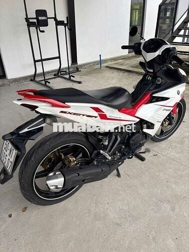 Xe máy Yamaha Exciter 2016 màu trắng đỏ