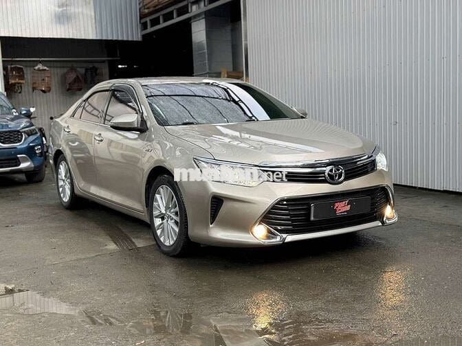 Toyota Camry 2016 2.0E,màu vàng cát