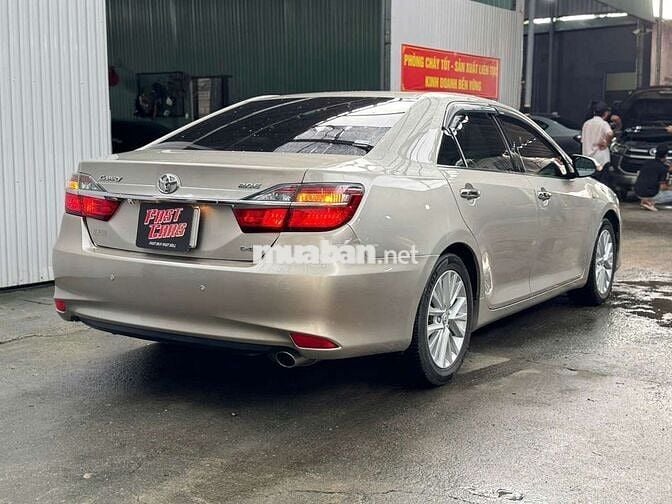 Toyota Camry 2016 2.0E,màu vàng cát