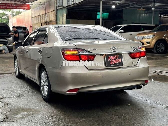 Toyota Camry 2016 2.0E,màu vàng cát