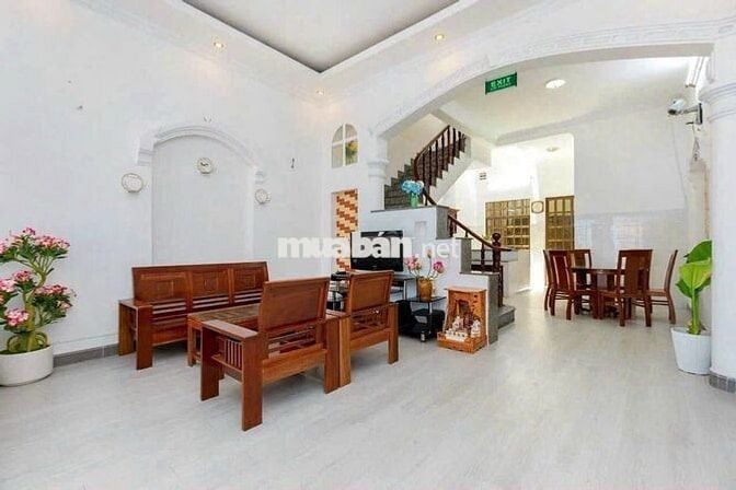 Cho Thuê Nhà Phố Cách Biển Bãi Sau 800m : 11.5tr 4PN Rộng