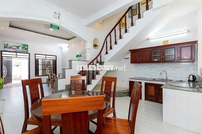 Cho Thuê Nhà Phố Cách Biển Bãi Sau 800m : 11.5tr 4PN Rộng