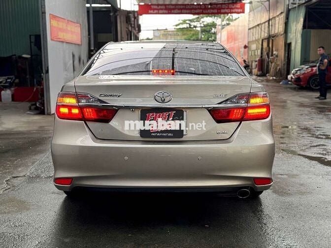 Toyota Camry 2016 2.0E,màu vàng cát
