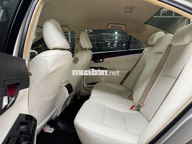 Toyota Camry 2016 2.0E,màu vàng cát