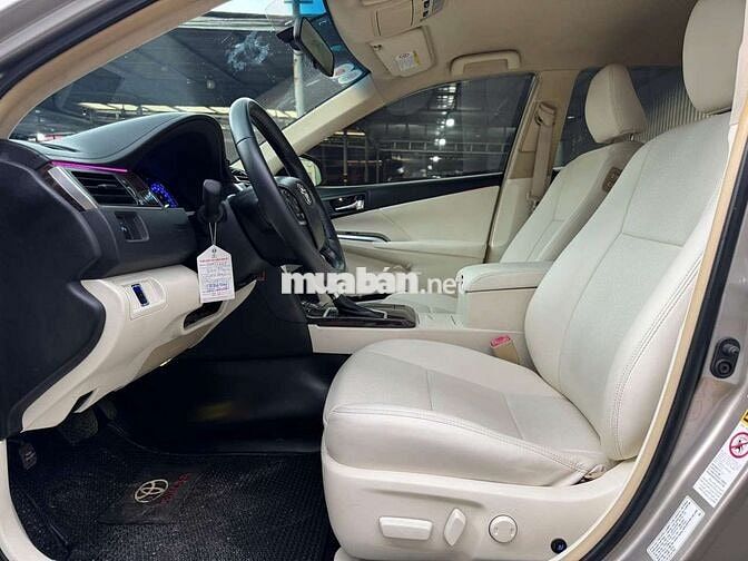 Toyota Camry 2016 2.0E,màu vàng cát