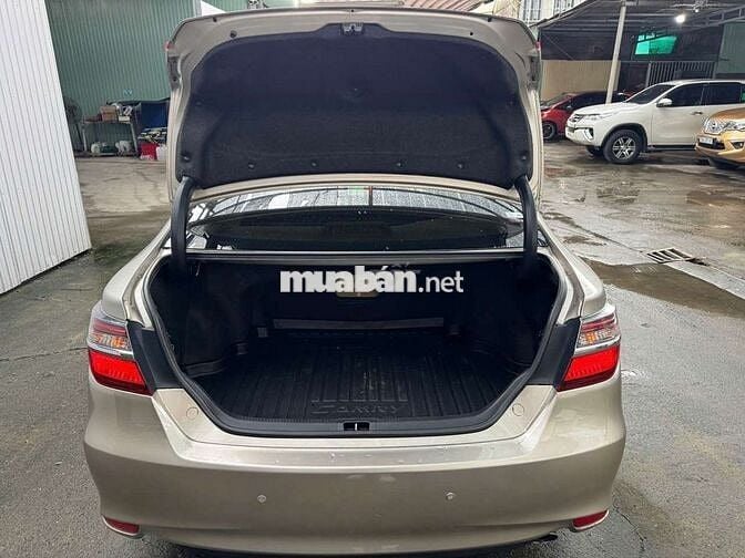 Toyota Camry 2016 2.0E,màu vàng cát