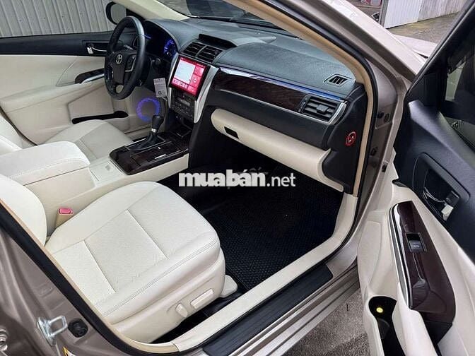 Toyota Camry 2016 2.0E,màu vàng cát
