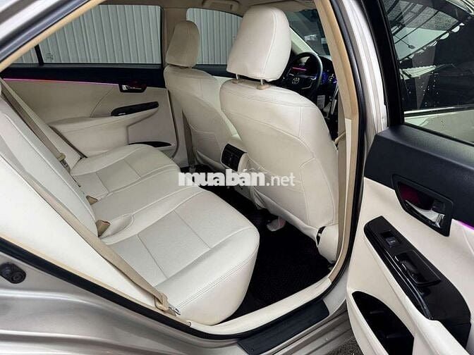 Toyota Camry 2016 2.0E,màu vàng cát