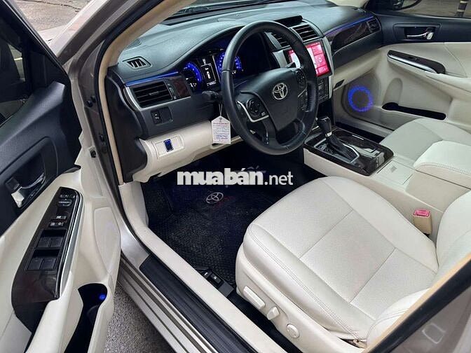 Toyota Camry 2016 2.0E,màu vàng cát