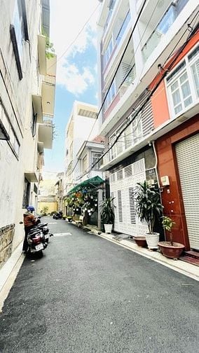 GẤP BÁN PHÚ NHUẬN- HẺM XE HƠI VÀO NHÀ- 50m2(4,5x11)- 4 TẦNG- 10,8 TỶ