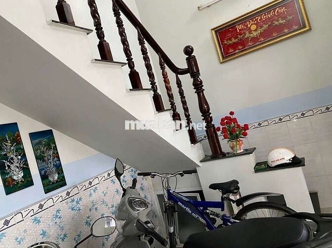 Nhà 37,4  xây 1 trệt, 1 lửng ,1 lầu đã có sổ hoàn công hẻm xe tải lớn