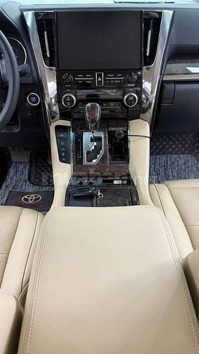 Bán Toyota Alphard sản xuất 2022, lăn bánh 2 vạn km, full lịch sử hãng