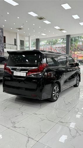 Bán Toyota Alphard sản xuất 2022, lăn bánh 2 vạn km, full lịch sử hãng