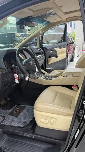 Bán Toyota Alphard sản xuất 2022, lăn bánh 2 vạn km, full lịch sử hãng