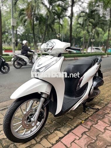 Xe máy Honda SH Mode CBS 2023 màu trắng