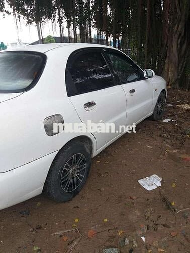 Ô tô Daewoo Lanos 2001 số sàn 5 chỗ