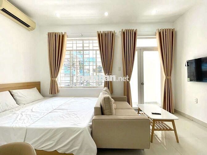 CHO THUÊ CĂN HỘ BAN CÔNG CỬA SỔ LỚN GẦN PHAN XÍCH LONG GIÁP Q1 Q3