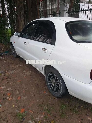Ô tô Daewoo Lanos 2001 số sàn 5 chỗ