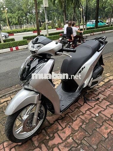 Xe máy Honda SH 150 ABS màu bạc 2017