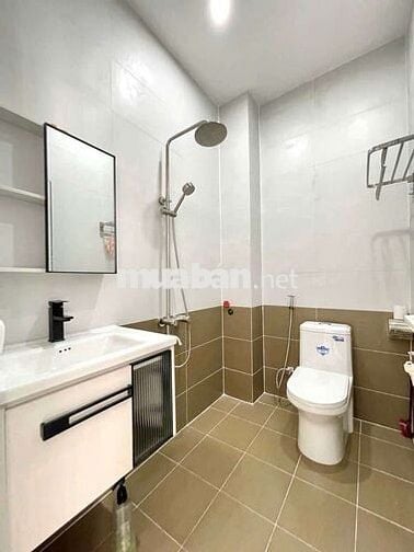 CHO THUÊ CĂN HỘ BAN CÔNG CỬA SỔ LỚN GẦN PHAN XÍCH LONG GIÁP Q1 Q3