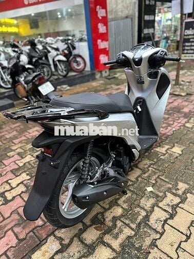 Xe máy Honda SH 150 ABS màu bạc 2017
