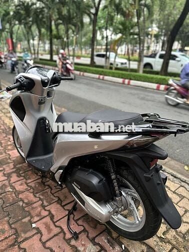 Xe máy Honda SH 150 ABS màu bạc 2017