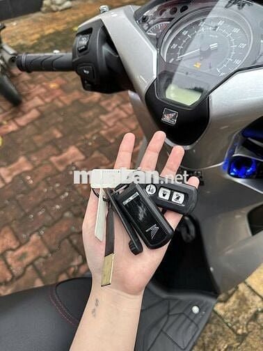 Xe máy Honda SH 150 ABS màu bạc 2017