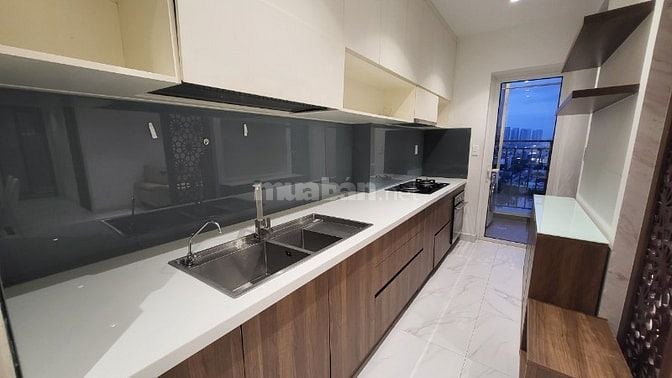 Cho thuê căn góc view sông Sunrise có 2 ban công nội thất cao cấp