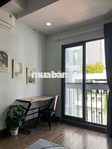 Căn hộ dạng duplex full nội thất ban công ngay đường Nguyễn Gia Trí