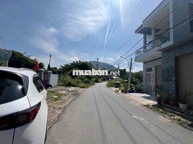 Bán lô đất đẹp đường nhựa xe hơi trung tâm phú mỹ giá 2,4ty