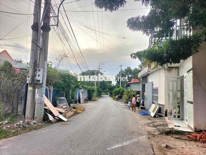 Bán lô đất đẹp đường nhựa xe hơi trung tâm phú mỹ giá 2,4ty